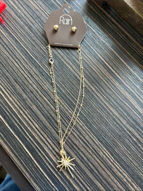 Gold Starburst Layered Pendant Necklace